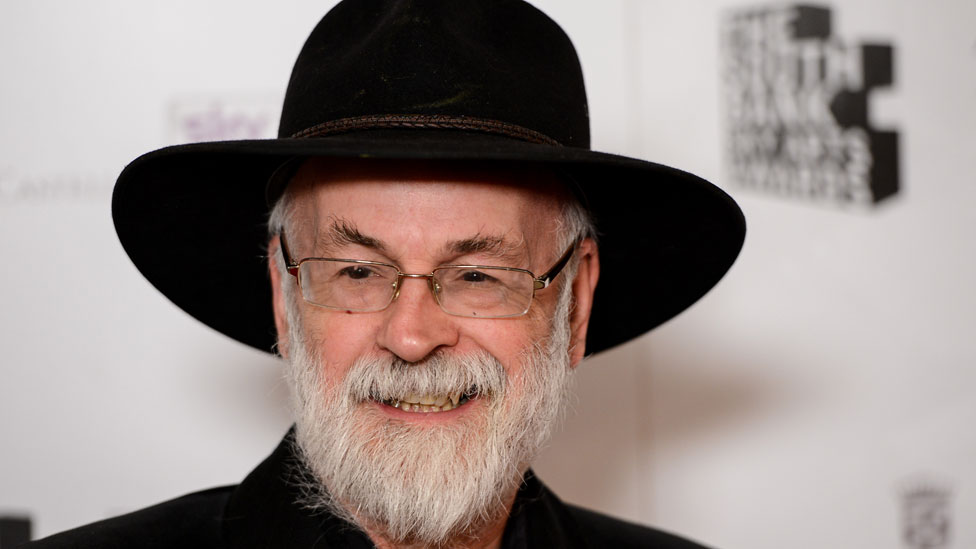 Stamps celebrate Terry Pratchett's Discworld saga - BBC News