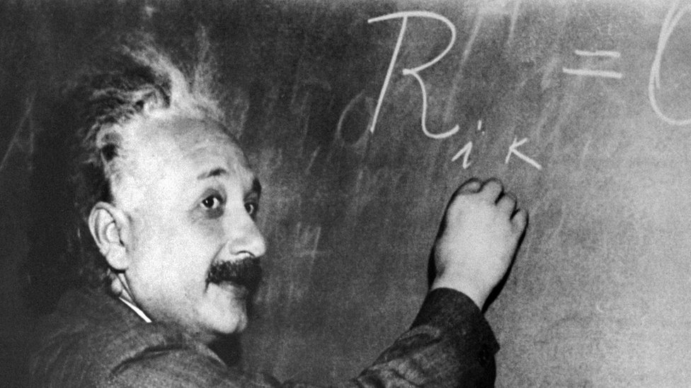 Muchos de sus colegas en el mundo científico tardaron en entender los cálculos de la teoría de la relatividad de Einstein. Einstein, en una imagen de Princeton en 1955.