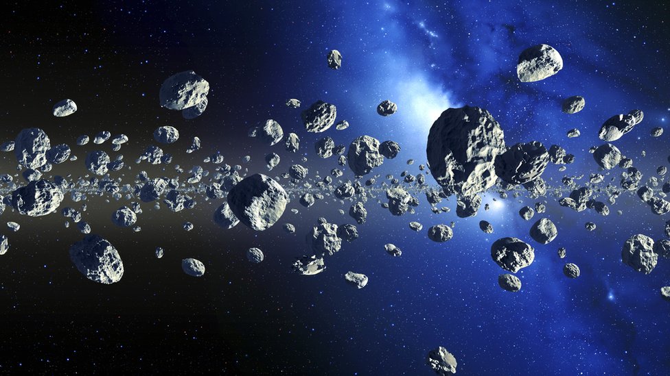 Su presencia se sospecha por cómo se comportan algunos objetos en el cinturón de Kuiper. Cinturón de Kuiper