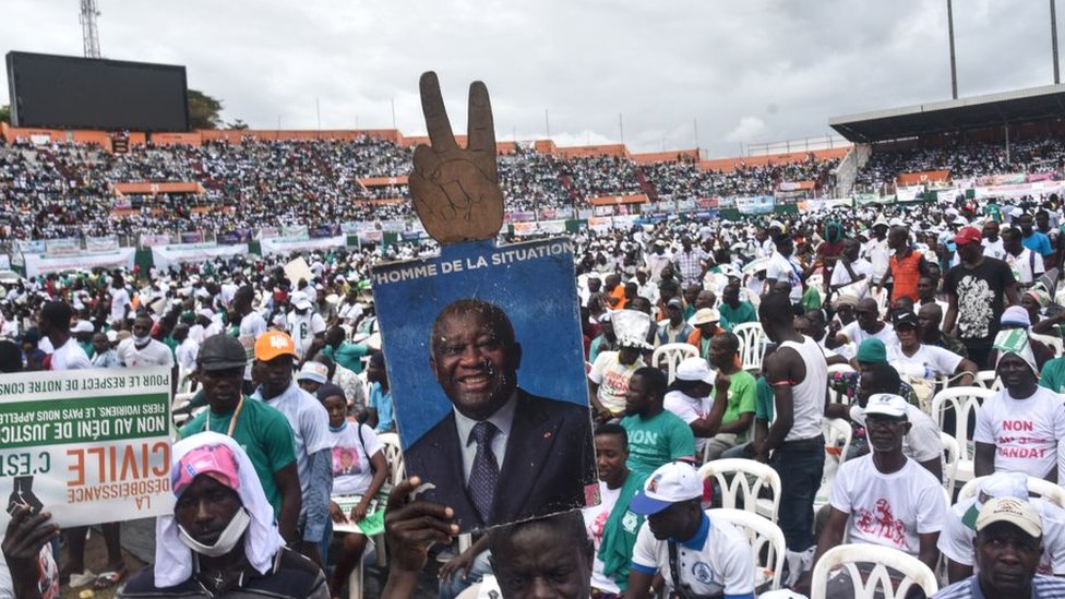 Сторонники Лорана Гбагбо на стадионе в Абиджане, Кот-д'Ивуар, октябрь 2020 г.