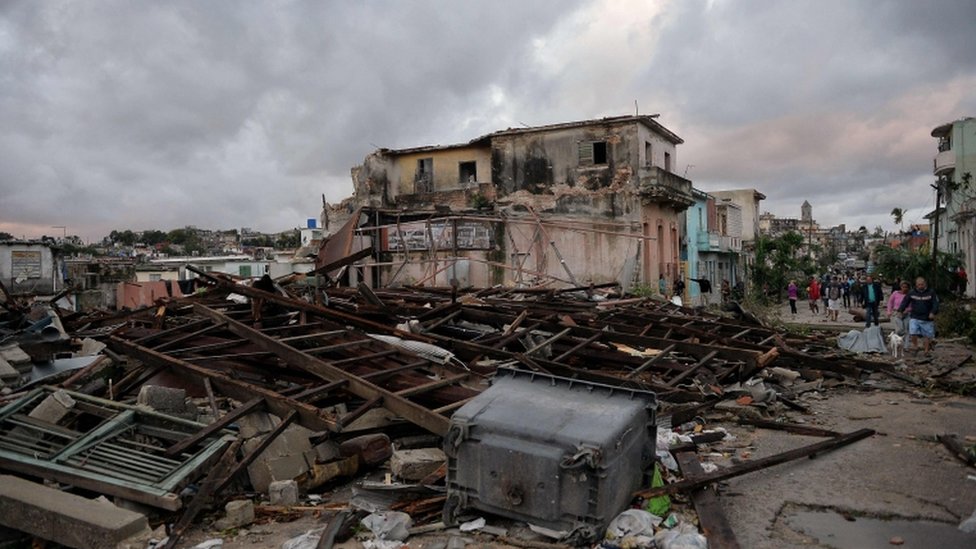 Destrozos en las calles de La Habana. Destrozos en las calles de La Habana.