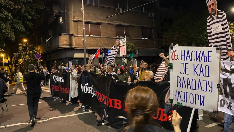 Okupljeni su završili protest ispred zgrade Radio-televizije Srbije