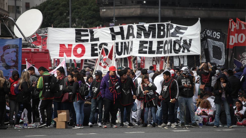 Protesta en Argentina: "El hambre no es una elección".