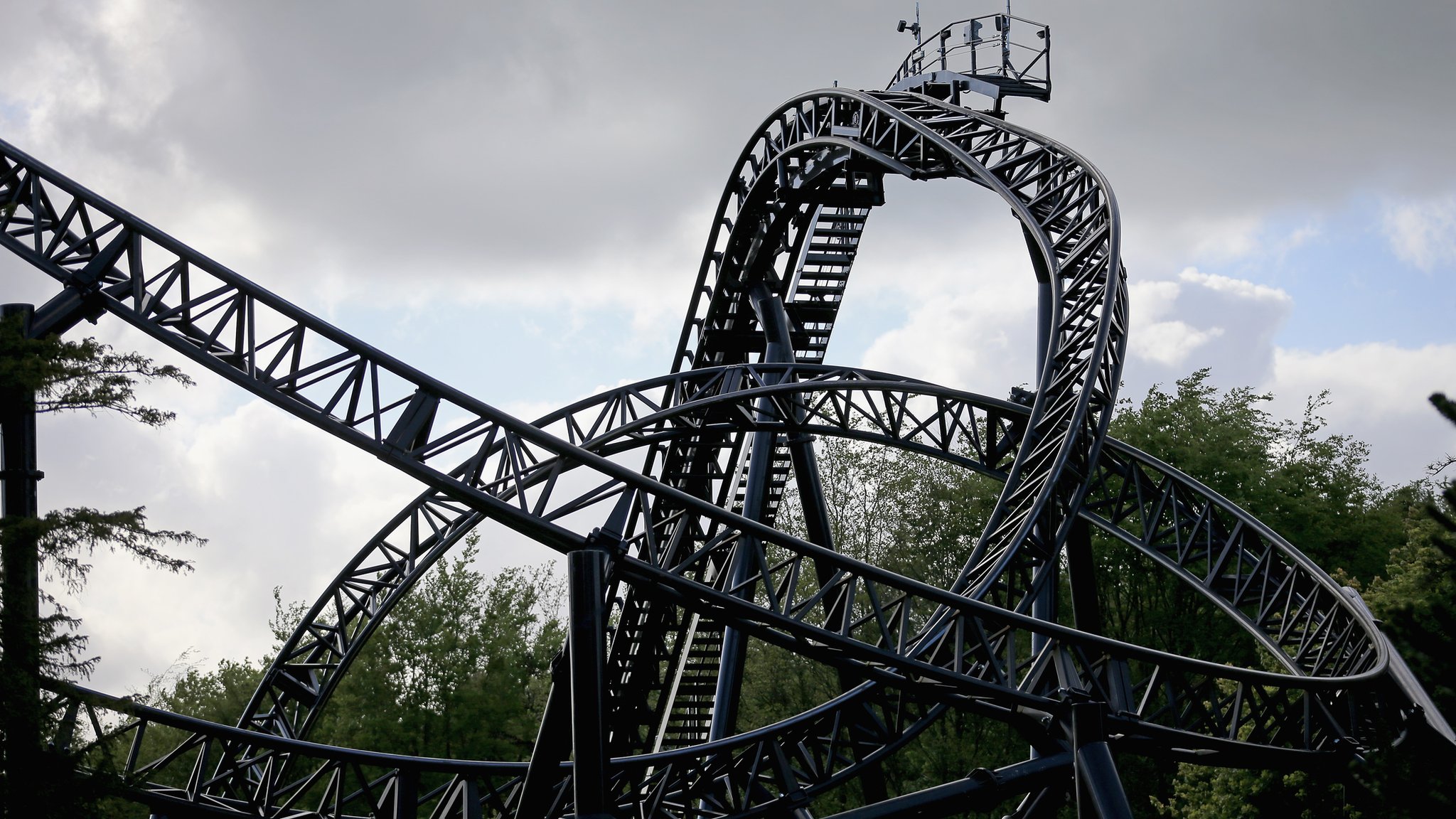 Alton Towers rollercoaster crash causes Merlin profit warning