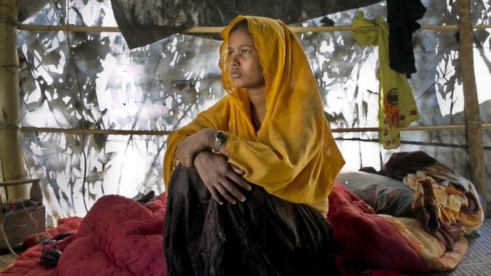 Женщина в лагере беженцев Балу Кали Рохинджа в Кокс-Базаре, Бангладеш