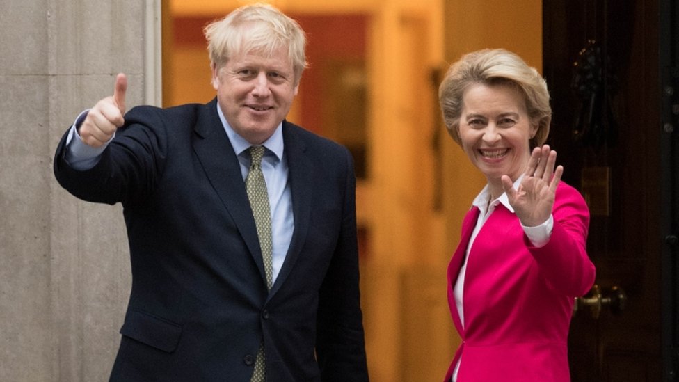 На изображении показаны премьер-министр Великобритании Борис Джонсон и глава ЕС Урсула фон дер Ляйен