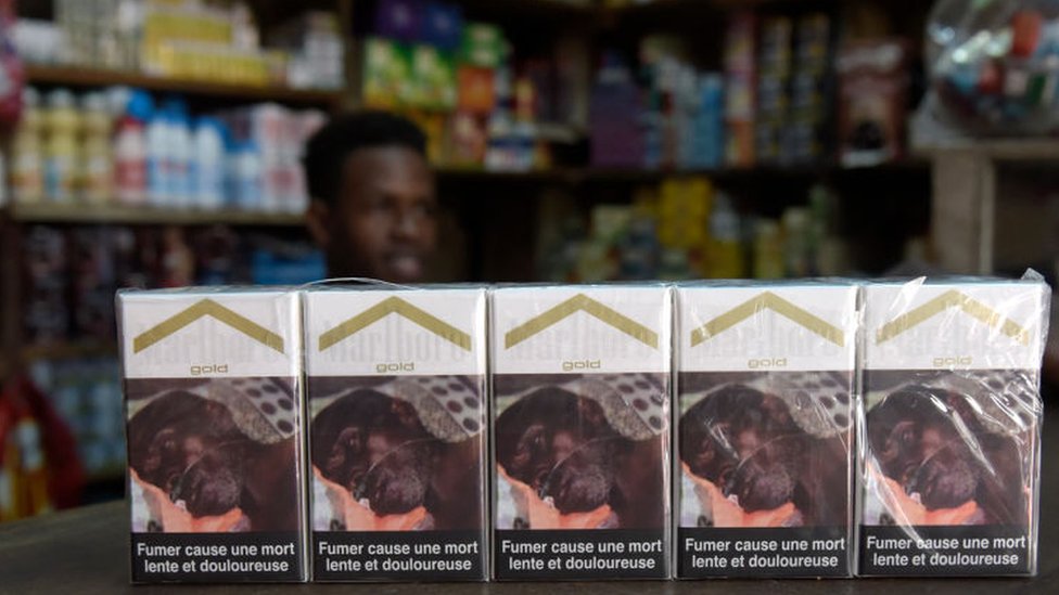 El uso de advertencias con imágenes fuertes en las cajetillas ha ayudado a reducir el consumo de cigarrillos. Cajetillas de cigarrillos.