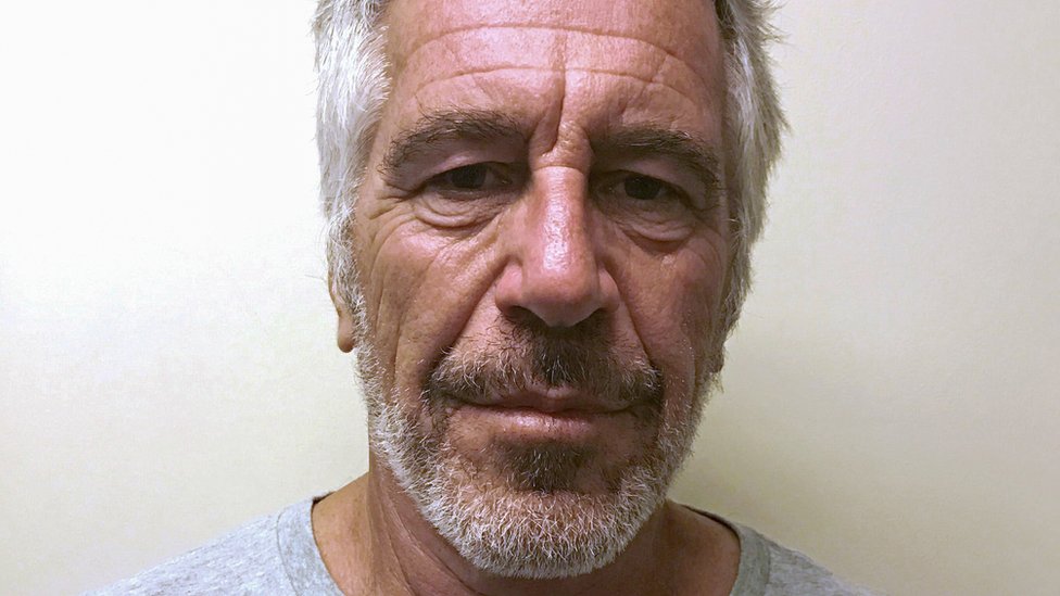Jeffrey Epstein aparece en una fotografía tomada para el registro de delincuentes sexuales de la División de Servicios de Justicia Criminal del Estado de Nueva York, en 2017.