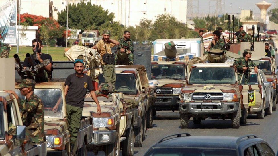 قوات موالية لحفتر في طريقها إلى سرت استعدادا لمواجهة مع قوات الوفاق