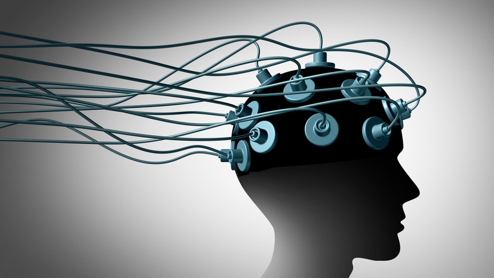 Los electrodos se utilizaron para conocer la actividad cerebral ante diferentes estímulos. El diseño de una cabeza conectada a varios electrodos