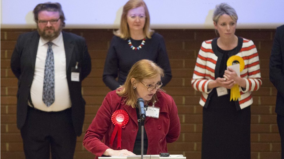 Emma Dent Coad ganó con una ventaja de 20 votos. Emma Dent Coad