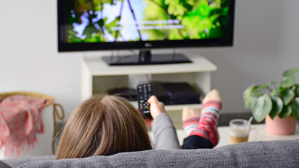 9 Ways Watching TV Can Shorten or Ruin Your Life