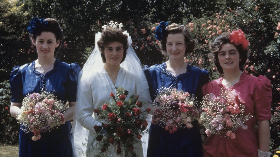Маргарет Холли, урожденная Скотт, и ее подружки невесты Филлис, Ирис и Мэри, июль 1945 г.