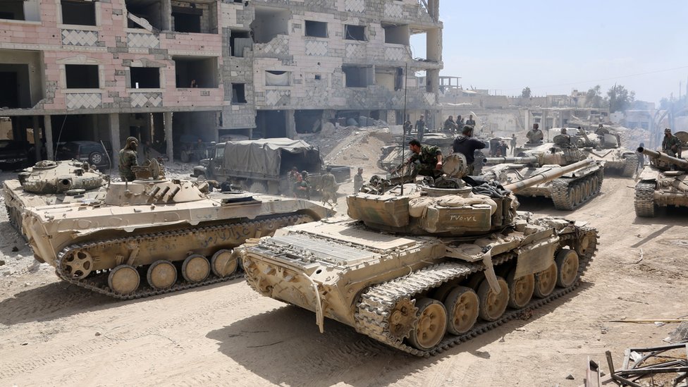 Tanques del gobierno de Siria avanzan hacia Douma.