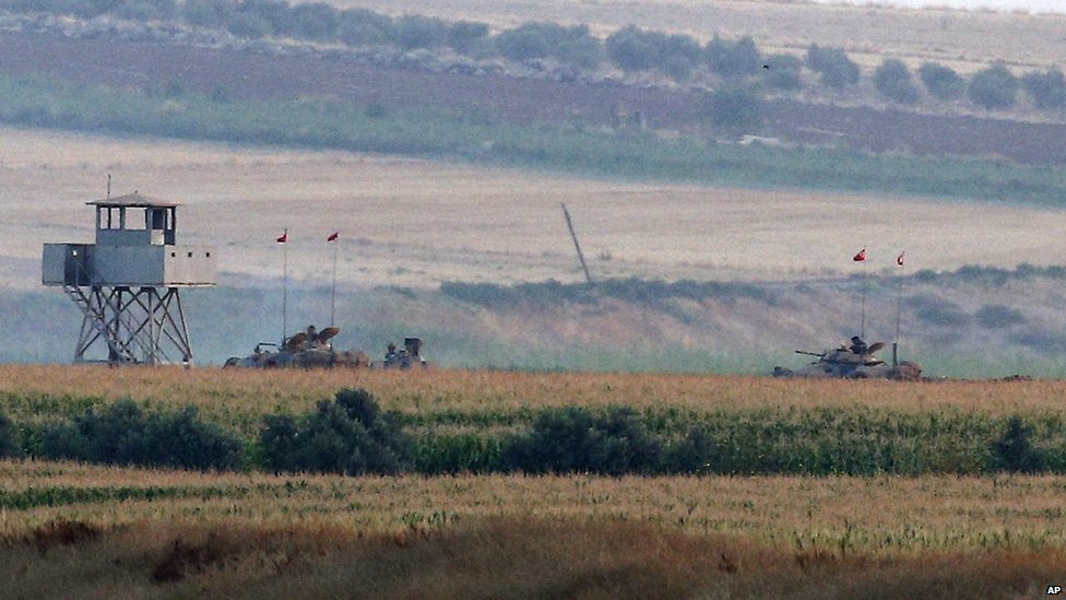 Турецкая армия удерживает позиции у сирийской границы