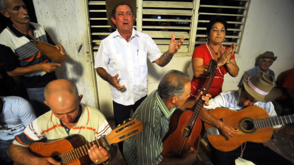 En el punto cubano se expresan sentimientos, conocimientos y valores de la comunidad. (Foto: Juan Carlos Borjas / Unesco) Grupo Guijarro cantando (Foto: Juan Carlos Borjas / Unesco)