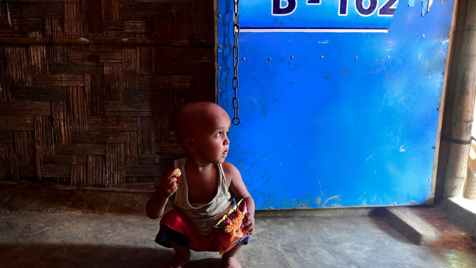 picture of a displaced child in Myanmar