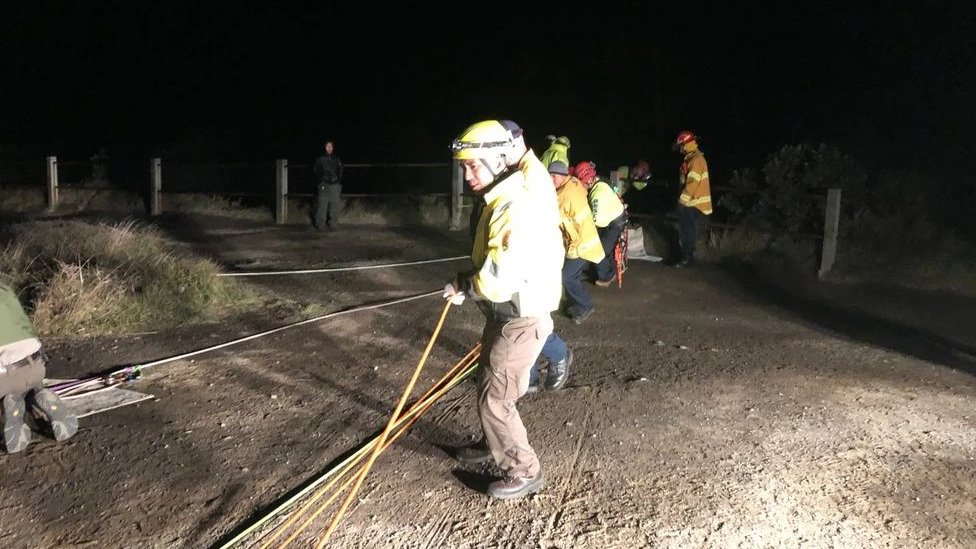 Спасатели спустились в вулкан, чтобы спасти человека