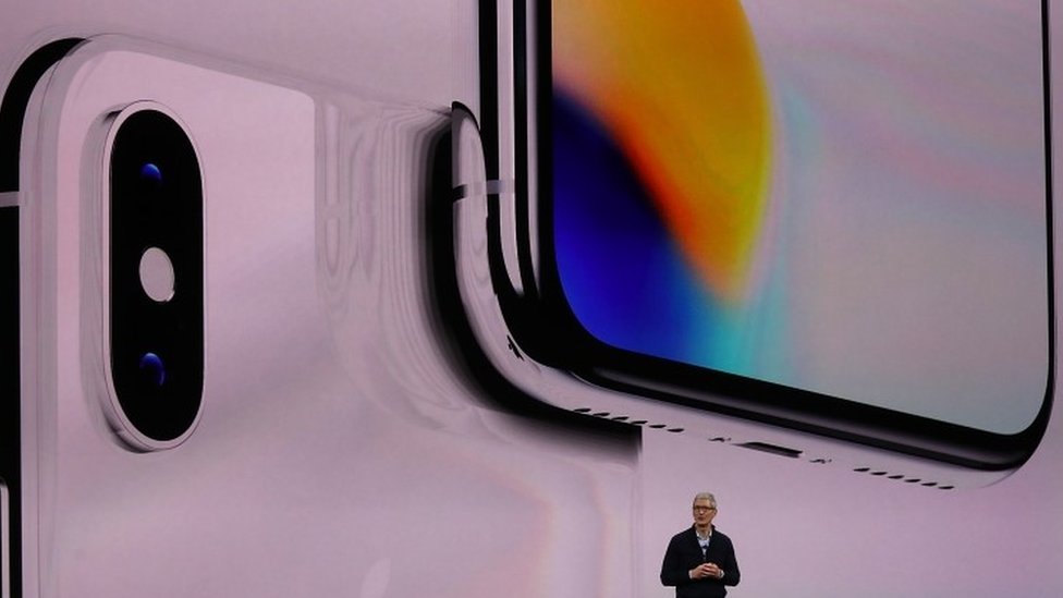 La pantalla OLED del iPhone X ofrecerá una mejor experiencia visual a los usuarios que las LCD de los modelos anteriores. Presentación del iPhone X