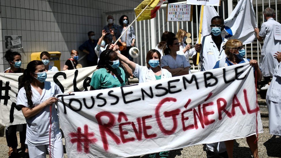 French healthcare workers fined at Paris hospital protest