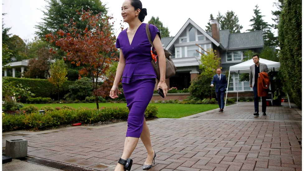 Исполнительный директор Huawei Мэн Ваньчжоу покидает свой дом в Ванкувере