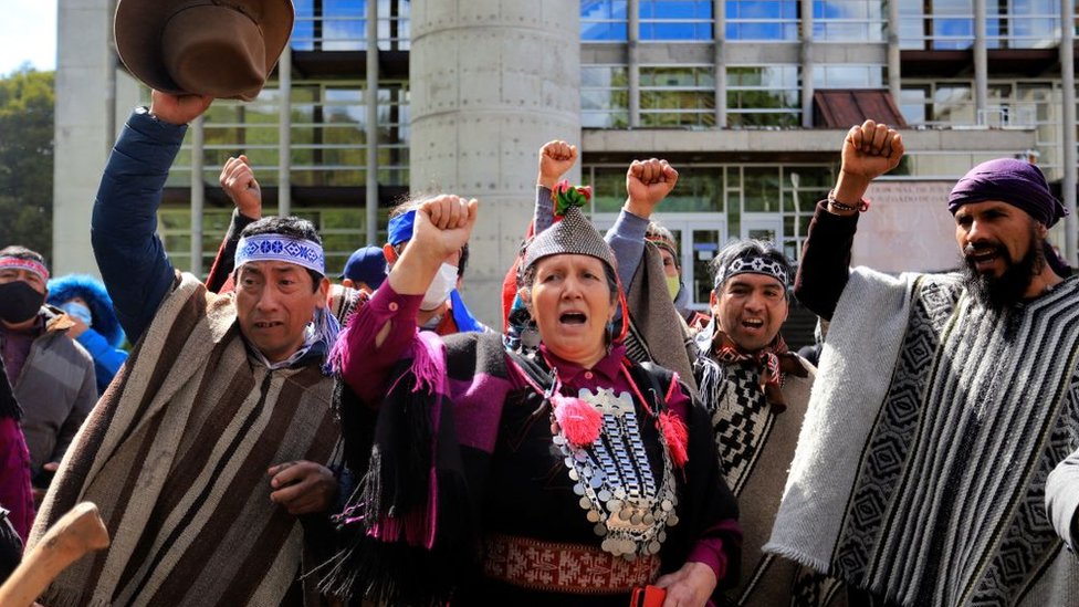 Miembros de la comunidad mapuche.
