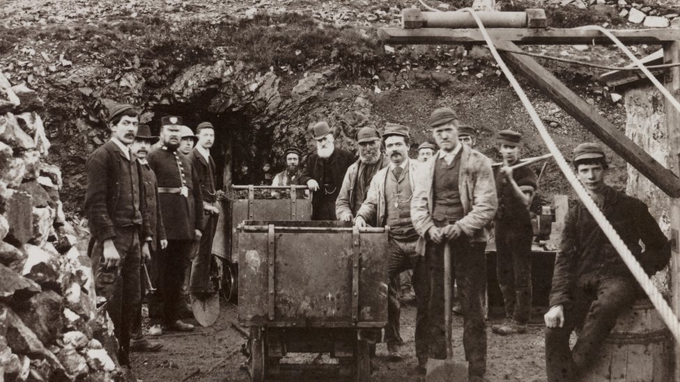 Фотография рабочих на бывшей шахте Клогау без даты