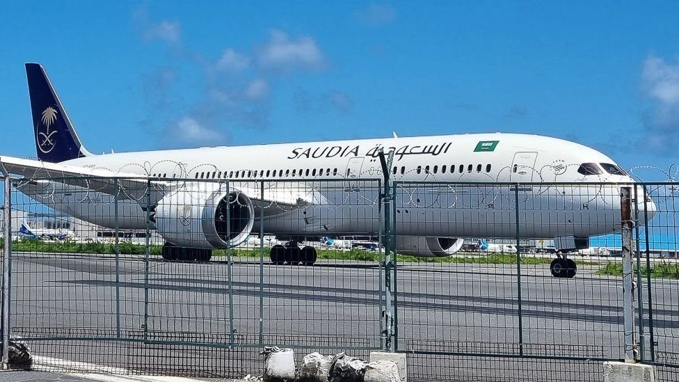 Pesawat Saudia yang mengangkut Rajapaksa mendarat di Singapura Kamis (14/07)