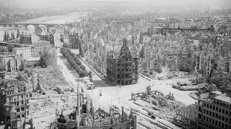 Дрезден после бомбардировки 1945 года