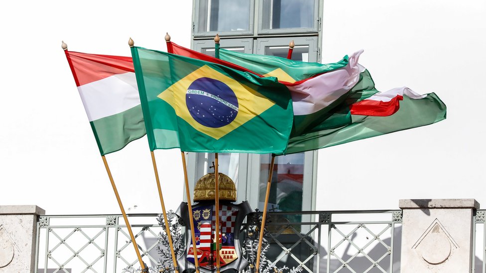 Bandeiras do Brasil e da Hungria