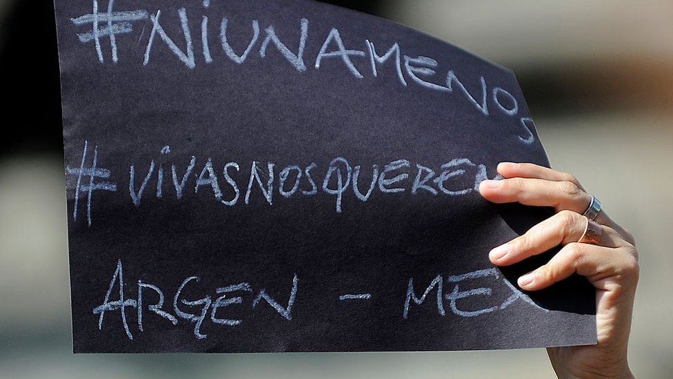 El movimiento "Ni una menos" nació en Argentina pero se extendió por toda Latinoamérica. Cartel de "Ni una menos"