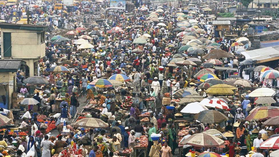 Un concurrido mercado de Nigeria