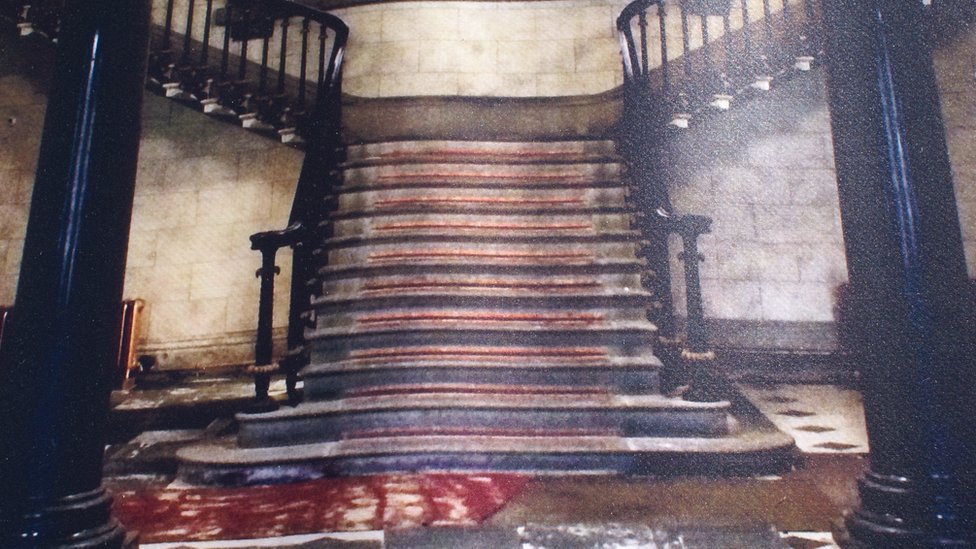 До реставрации - главный вход и лестница на Plas Glynllifon