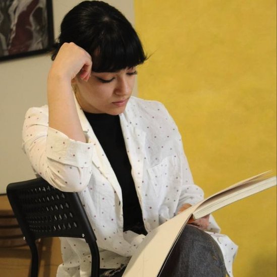 Nika Shakarami reading a book