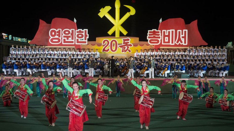 Han llegó a actuar para el "querido líder" Kim Jong il. desfile