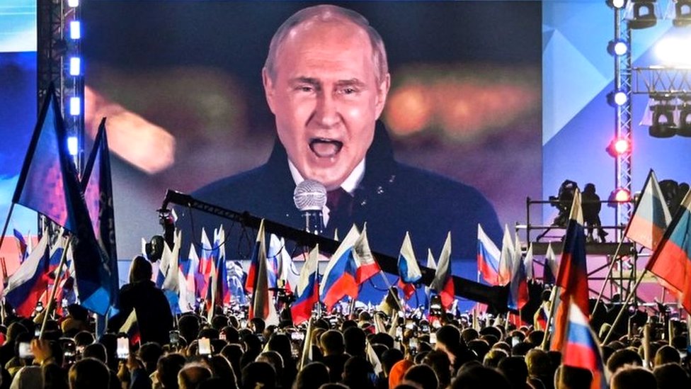 فلاديمير بوتين يخطب بحشود في موسكو