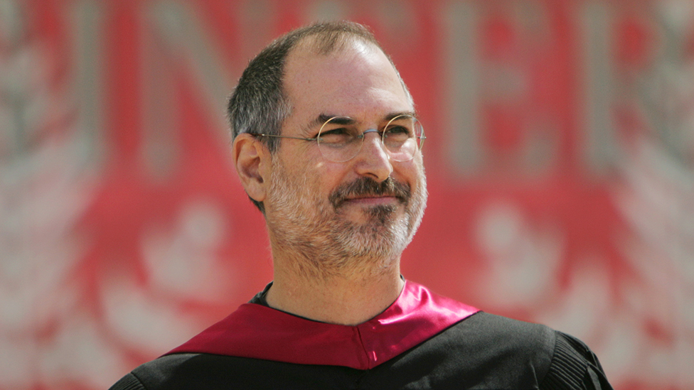 Steve Jobs hablando ante graduados de la Universidad de Stanford en 2005