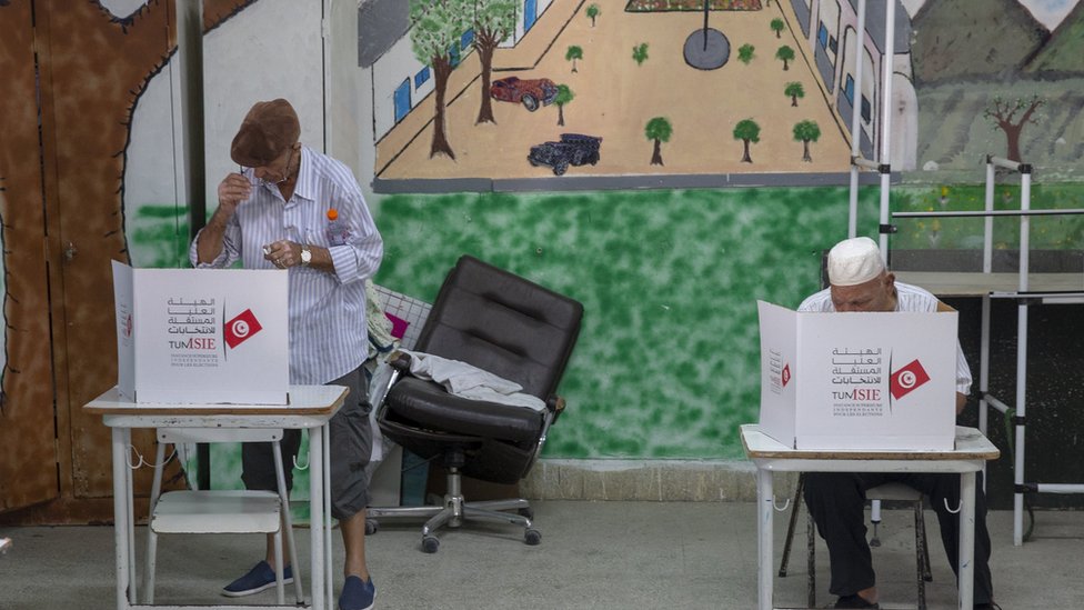 تشير الاستطلاعات إلى عدم تمكن أي من الأحزاب السياسية التونسية من تحقيق أغلبية مريحة في الانتخابات التشريعية 2019