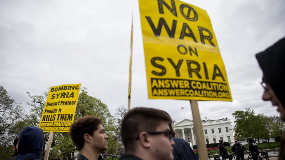 Este viernes en Washington D.C. y otras ciudades de EE.UU. se registraron protestas en contra del ataque a Siria. Protestas contra el bombardeo en Siria.