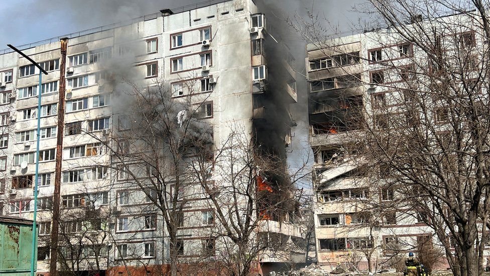 В Запорожье под ракетный удар попали многоэтажные дома