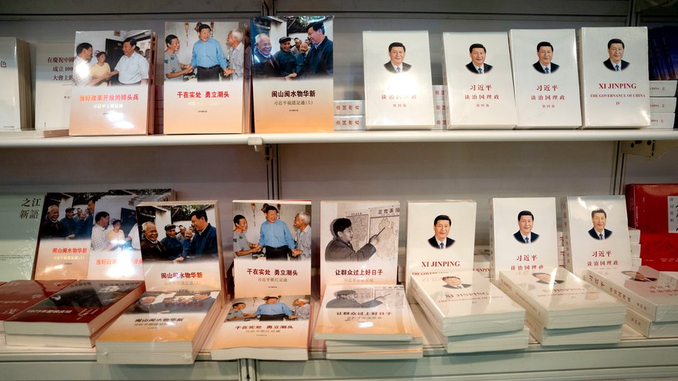 香港書展一書攤上放滿中國國家主席習近平相關著作（20/7/2022）