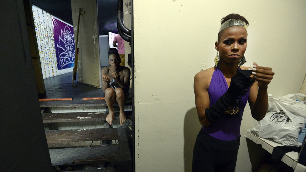 Luisgé Martín defiende la extravagancia como forma de reivindicación. Concurso LGBT de belleza en Venezuela.