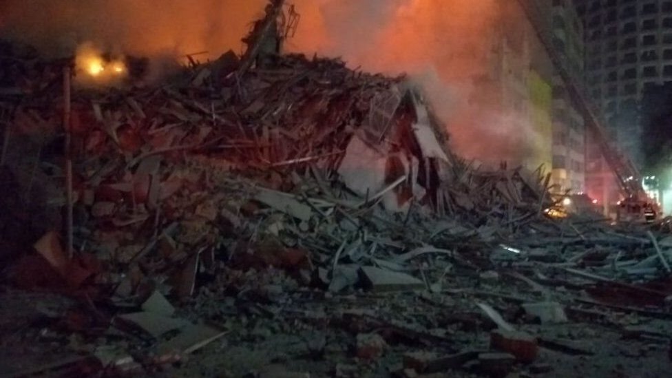 Brazil Fire Sao Paulo Building Collapses In Huge Blaze Bbc News - massive tsunami destroys skyscraper roblox natural disaster