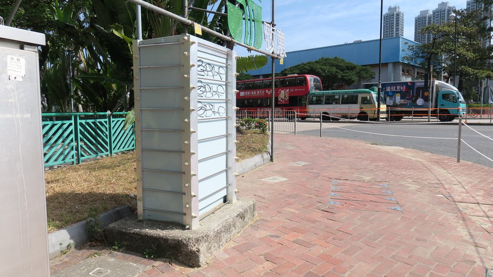 香港新界沙田鄉事會路與源禾路交界被圍封的交通燈控制箱（6/1/2020）