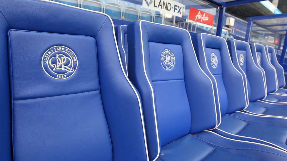 Cosas simples coma ampliar un centímetro la distancia de las butacas en el banquillo puede ayudar a reducir el estrés. Banquillo en el Loftus Road