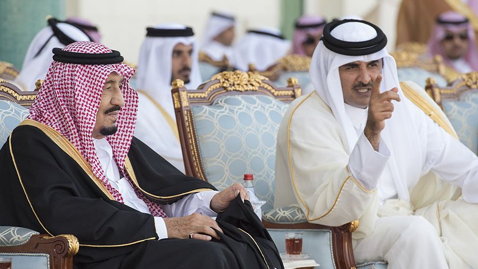 لقاء بين الملك سلمان والشيخ تميم في الدوحة عام 2016 قبل الأزمة