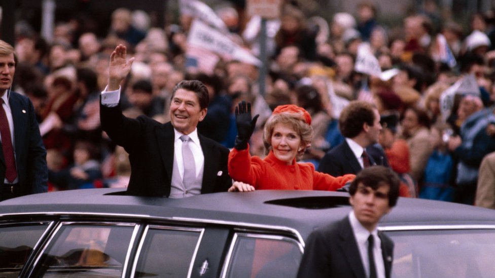 Ronald y Nancy Reagan .
