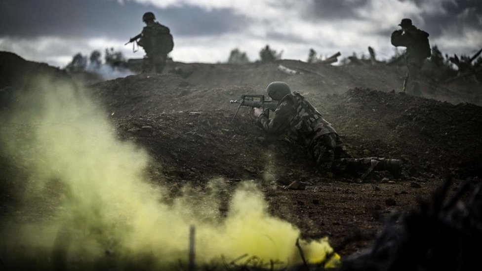 Ukrainian troops training in France