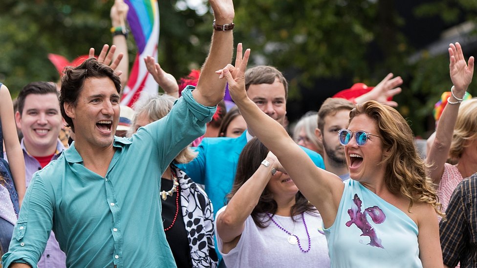 Премьер-министр Джастин Трюдо и его жена Софи Грегуар Трюдо (справа) на параде Vancouver Pride