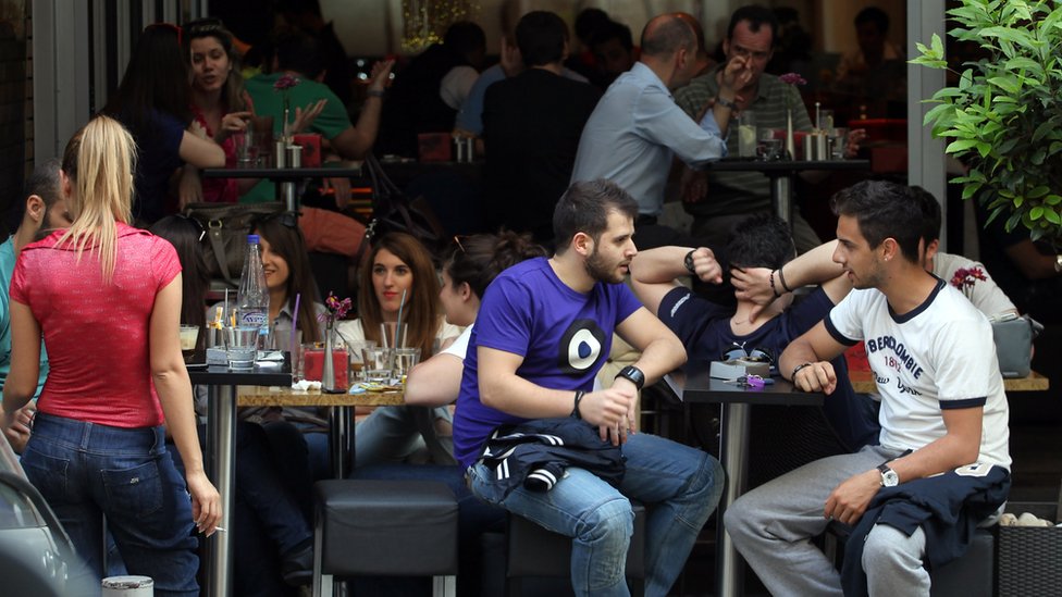 Muchos jóvenes profesionales regresan a Grecia por nostalgia, más que por grandes oportunidades de negocio.